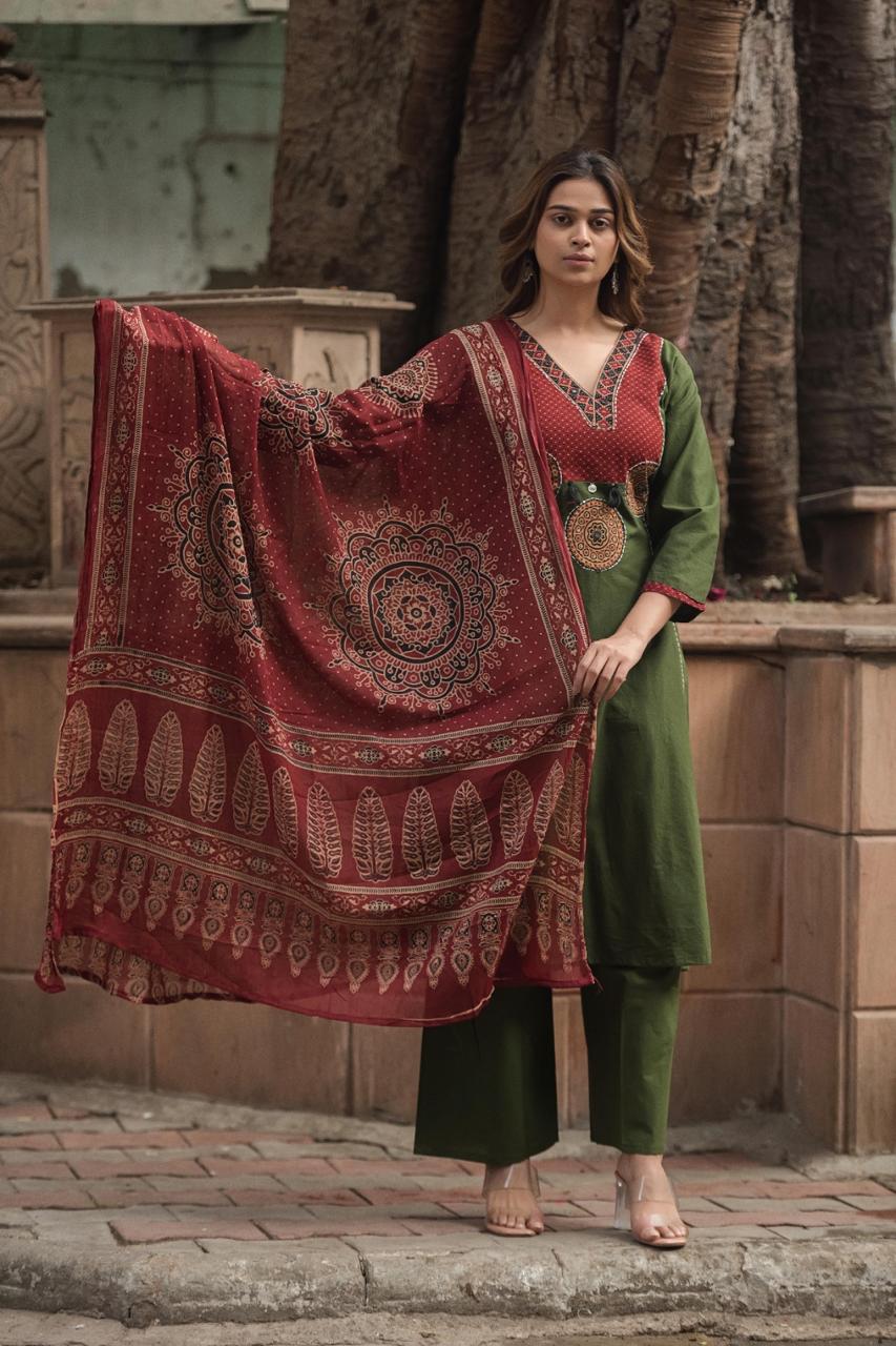 Printed Kurta Pant Set with Statement Dupatta – Elegant Ethnic Ensemble