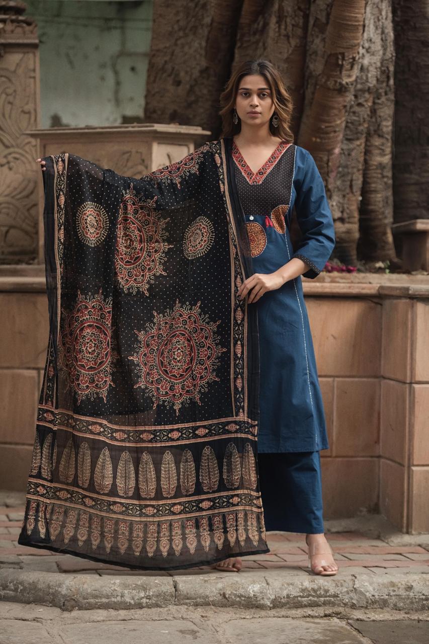 Printed Kurta Pant Set with Statement Dupatta – Elegant Ethnic Ensemble