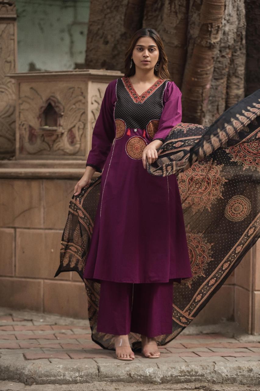 Printed Kurta Pant Set with Statement Dupatta – Elegant Ethnic Ensemble