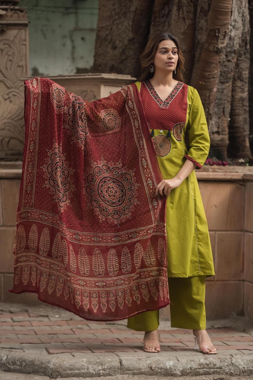 Printed Kurta Pant Set with Statement Dupatta – Elegant Ethnic Ensemble