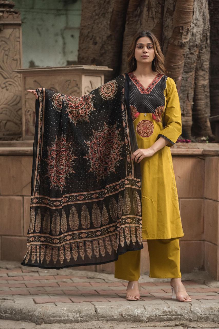 Printed Kurta Pant Set with Statement Dupatta – Elegant Ethnic Ensemble