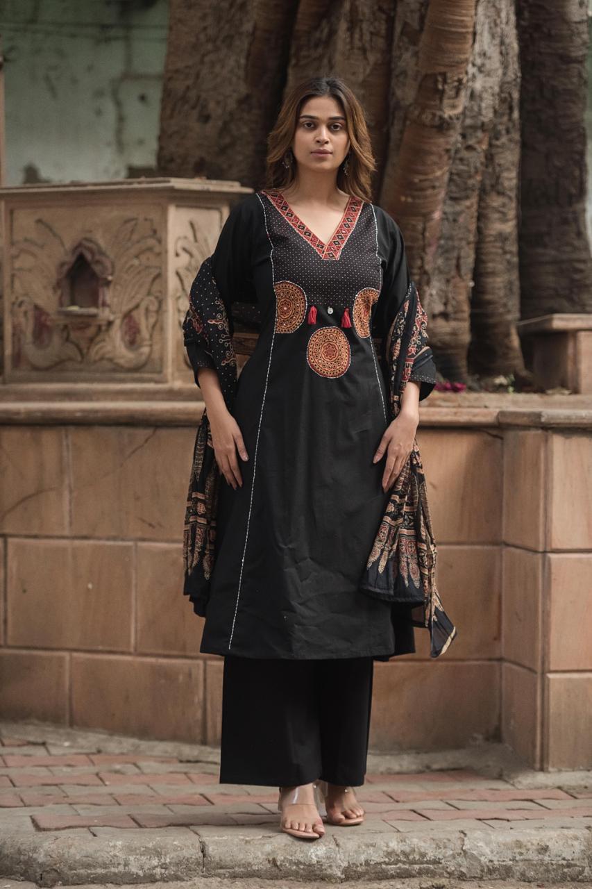 Printed Kurta Pant Set with Statement Dupatta – Elegant Ethnic Ensemble